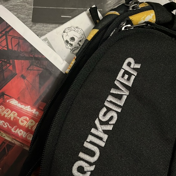 ☠️ 🕶️ ☠️• ⚫️ QUICKSILVER x Waist Pack Vibes … - Picture 1 of 12